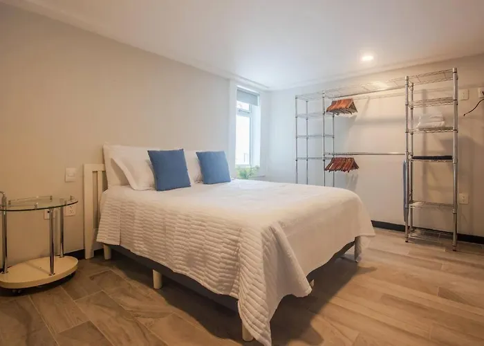 Location- 3-bdr Penth-150 Mbps- Pool- Priv Rooftop Apartamento