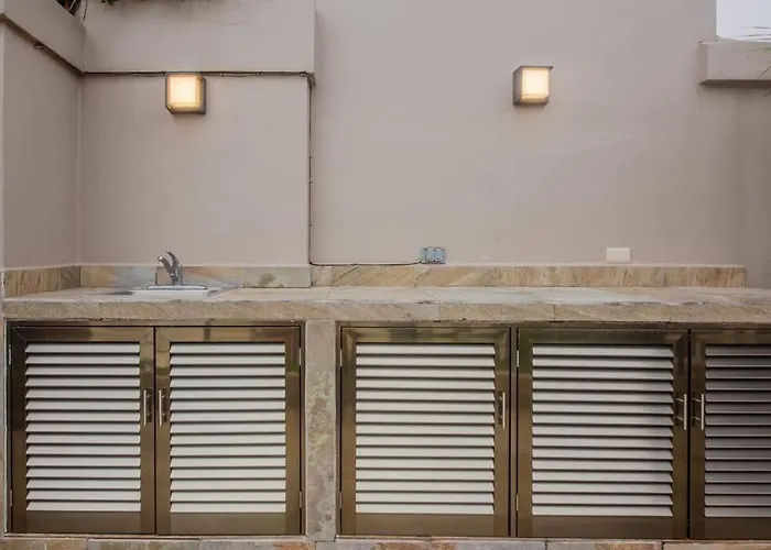 Location- 3-bdr Penth-150 Mbps- Pool- Priv Rooftop