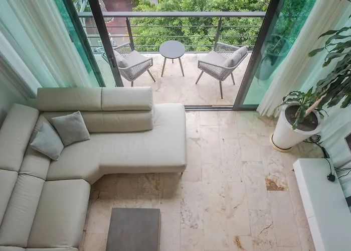 Location- 3-bdr Penth-150 Mbps- Pool- Priv Rooftop