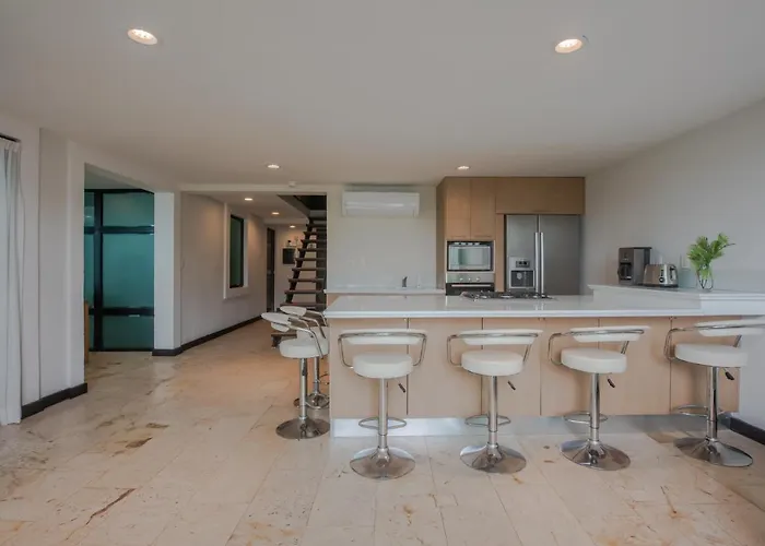 Location- 3-bdr Penth-150 Mbps- Pool- Priv Rooftop Apartamento Playa del Carmen